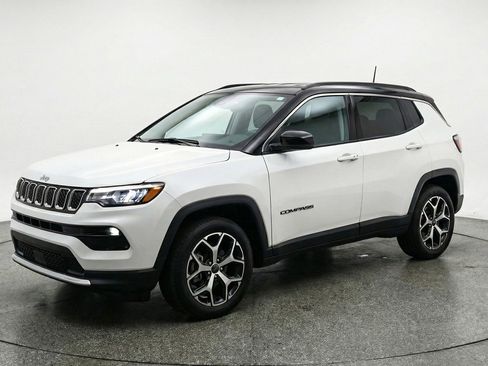 Used 2025 Jeep Compass Limited image 3