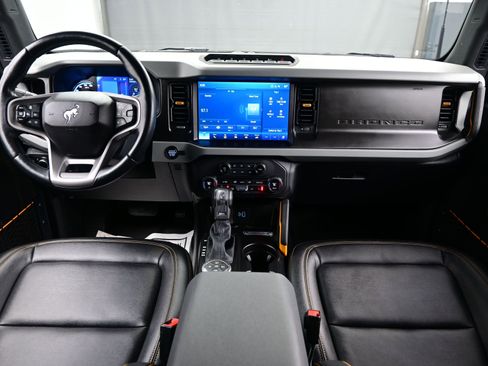 Used 2023 Ford Bronco Badlands image 15