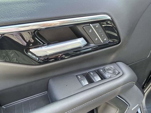 New 2026 Chevrolet Suburban Premier image 23