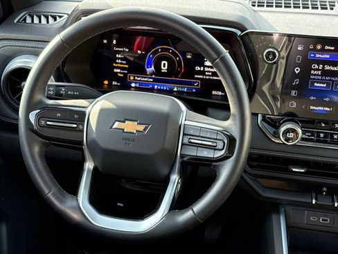 Used 2025 Chevrolet Colorado LT RWD image 12