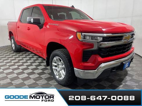Used 2023 Chevrolet Silverado 1500 LT w/ Convenience Package II AWD/4WD image 2