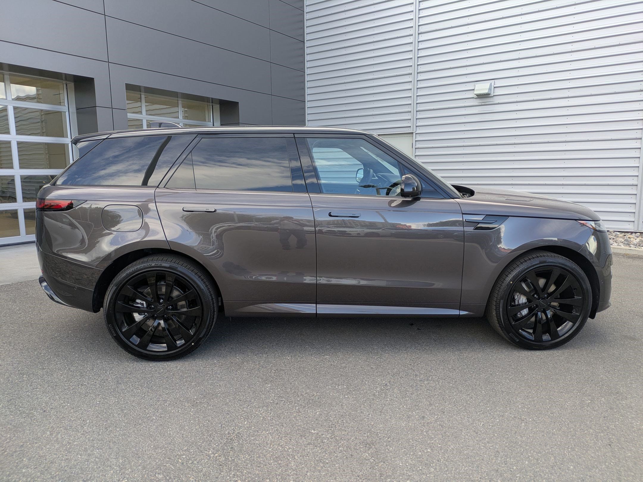 New 2026 Land Rover Range Rover Sport Dynamic SE AWD/4WD image 4