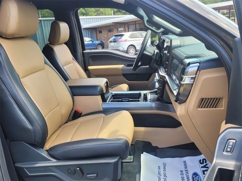 New 2025 Ford F250 Lariat w/ Chrome Package image 15