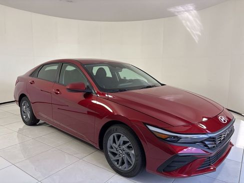 New 2025 Hyundai Elantra Hybrid FWD image 7