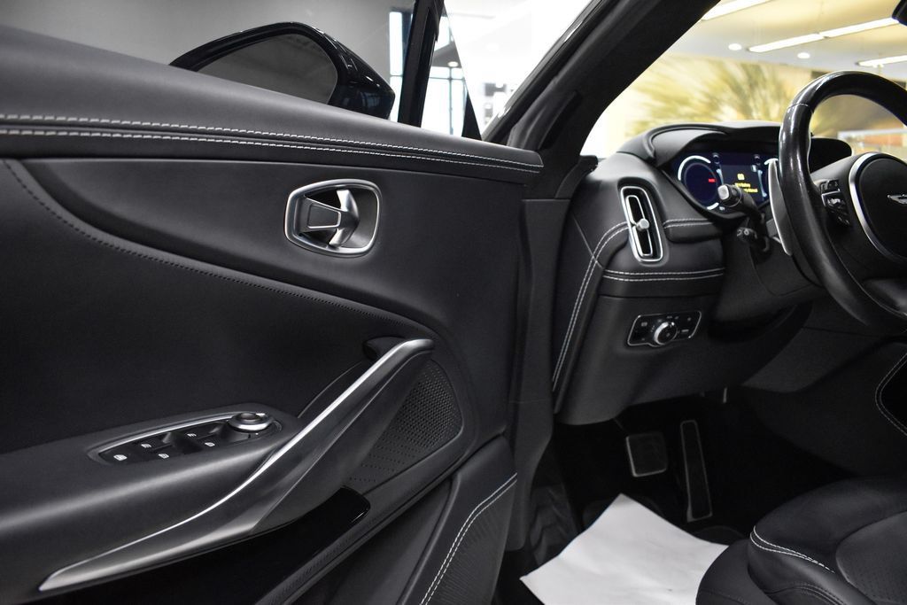 Used 2022 Aston Martin DBX AWD/4WD image 14