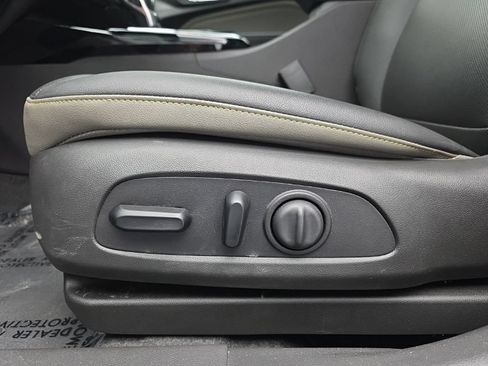 Used 2025 Chevrolet Trax ACTIV FWD image 23