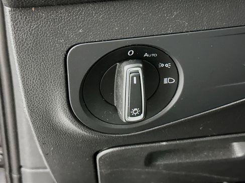Used 2020 Volkswagen Tiguan SE w/ Panoramic Sunroof Package FWD image 17