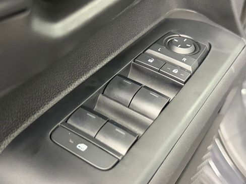 Used 2025 Toyota Tacoma SR5 AWD/4WD image 20