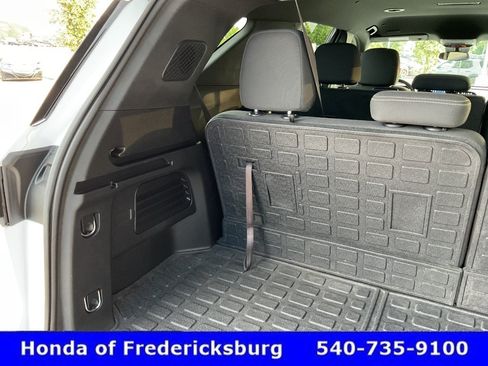Used 2025 Chevrolet Traverse LT FWD image 19