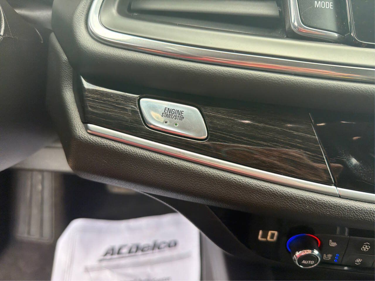 Used 2020 Buick Enclave Avenir w/ Avenir Technology Package AWD/4WD image 29