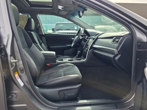 Used 2017 Toyota Camry XSE image 10