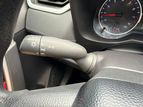 Used 2021 Toyota RAV4 LE AWD/4WD image 29