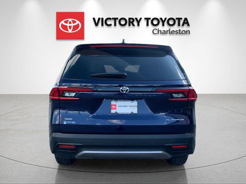 Used 2025 Toyota Grand Highlander AWD image 4
