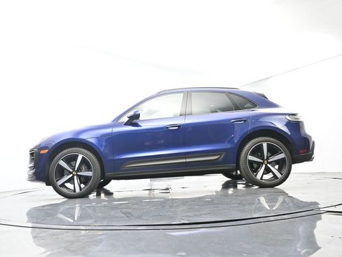 Certified 2025 Porsche Macan AWD/4WD image 46
