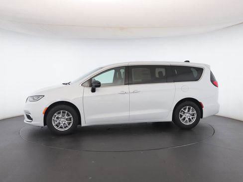 New 2026 Chrysler Pacifica Select image 39