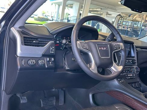 Used 2017 GMC Yukon XL SLT w/ Premium Edition AWD/4WD image 37
