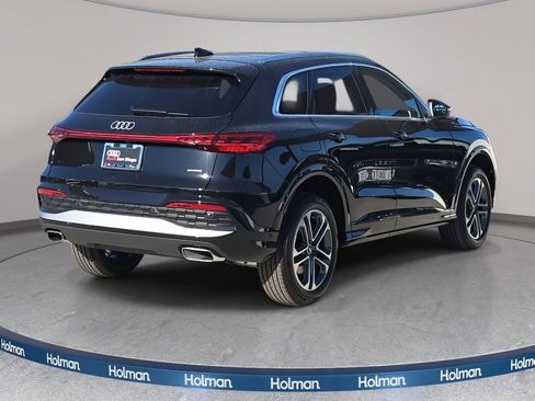 Used 2025 Audi Q5 Premium w/ Convenience Package AWD/4WD image 3