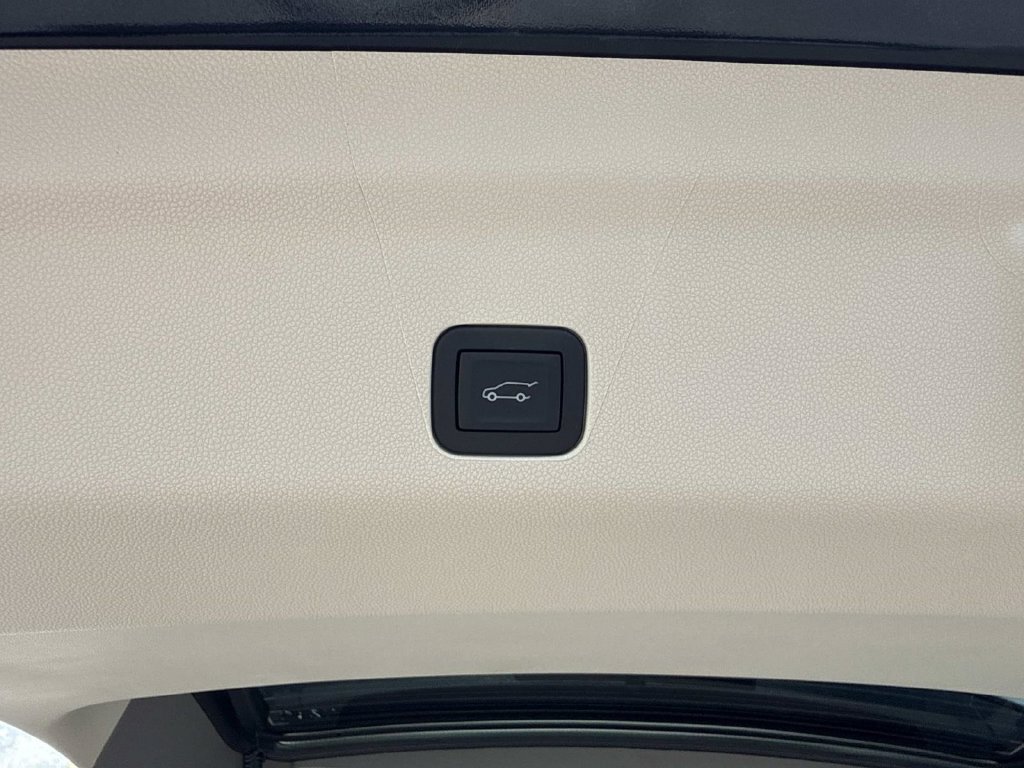 New 2026 Cadillac Escalade Platinum Sport w/ LPO, Floor Liner Package AWD/4WD image 12
