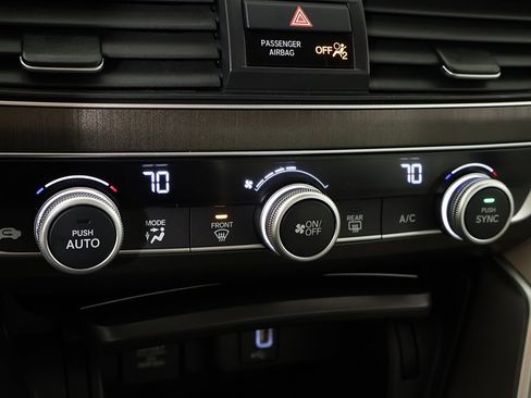 Used 2018 Honda Accord LX image 40