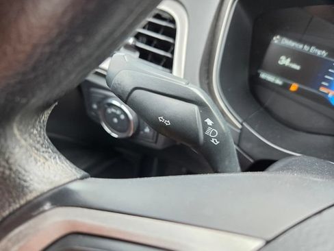 Used 2018 Ford Fusion SE w/ Fusion SE Technology Package FWD image 21