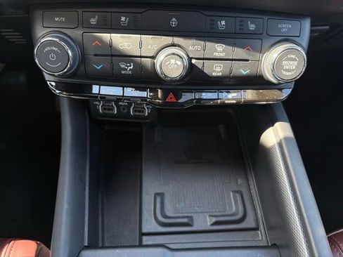 Used 2024 Dodge Durango R/T w/ Blacktop Package AWD/4WD image 33