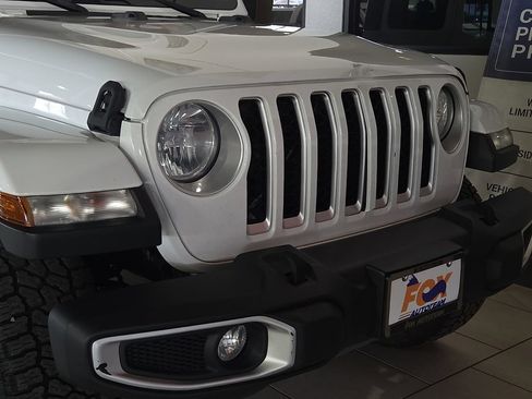 Used 2020 Jeep Gladiator Overland AWD/4WD image 6