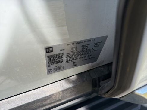 Used 2025 GMC Yukon Denali RWD image 10