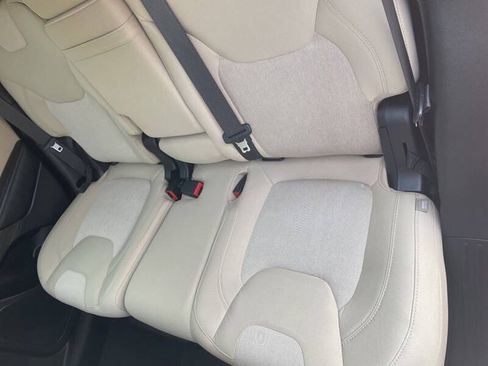 Used 2016 Jeep Cherokee Sport AWD/4WD image 9