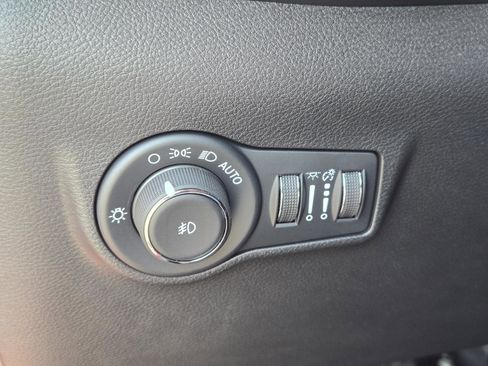 Used 2026 Jeep Compass Latitude image 20