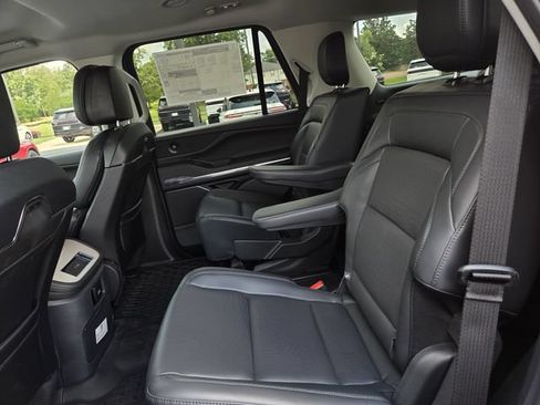 New 2027 Lincoln Navigator Premiere RWD image 17
