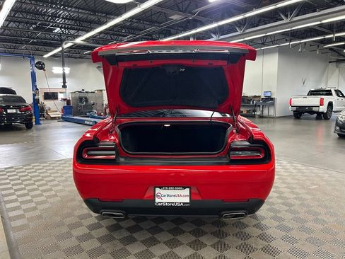 Used 2019 Dodge Challenger SXT RWD image 10