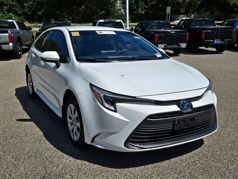 Used 2024 Toyota Corolla LE AWD/4WD image 8