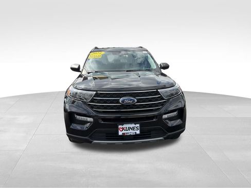 Used 2024 Ford Explorer XLT w/ Equipment Group 202A AWD/4WD image 4
