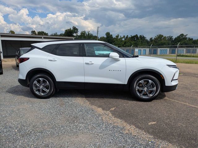 Used 2024 Chevrolet Blazer LT w/ Convenience Package FWD image 3