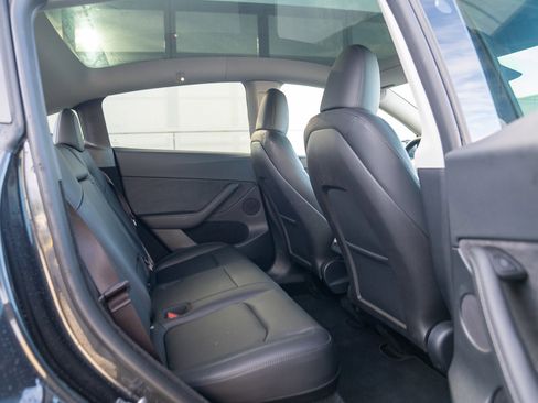 Used 2024 Tesla Model Y Long Range image 24