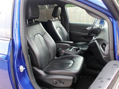 Used 2018 Chrysler Pacifica Touring-L Plus w/ S Appearance Package FWD image 41