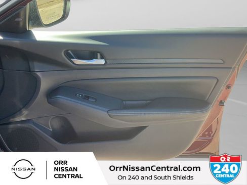 Used 2025 Nissan Altima 2.5 SV image 10