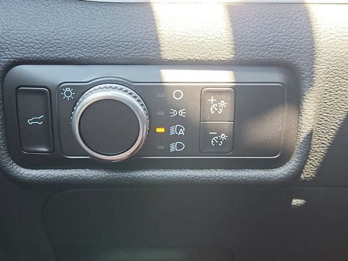 Used 2023 Ford Explorer XLT AWD/4WD image 34