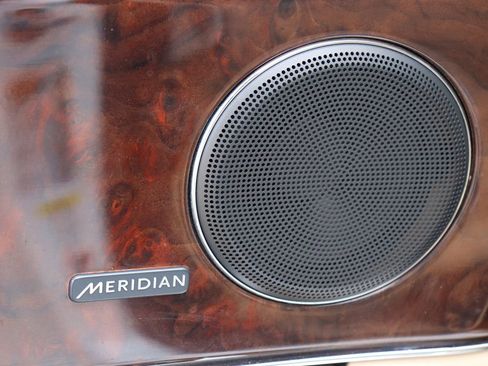 Used 2014 Jaguar XJ image 36