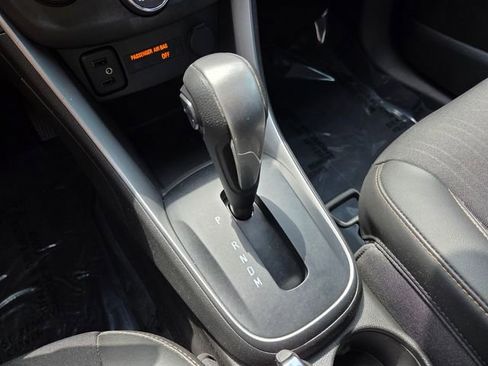 Used 2022 Chevrolet Trax LT w/ Redline Edition image 27