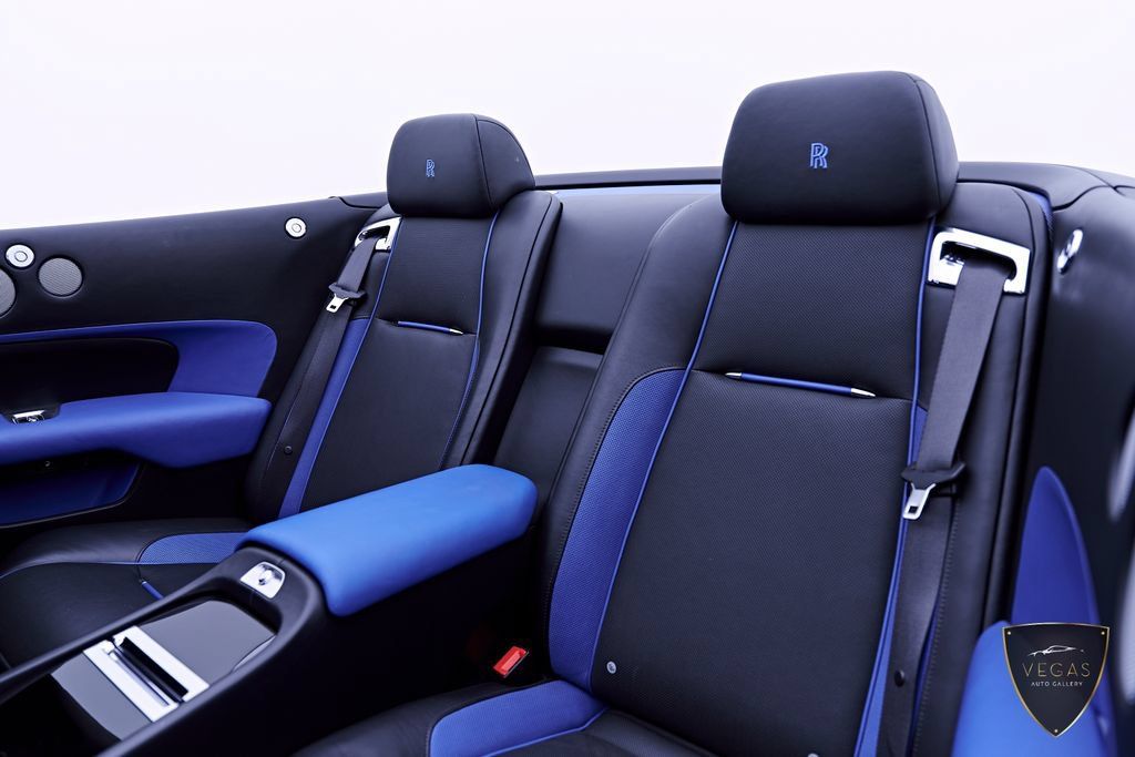 Used 2019 Rolls-Royce Dawn RWD image 53