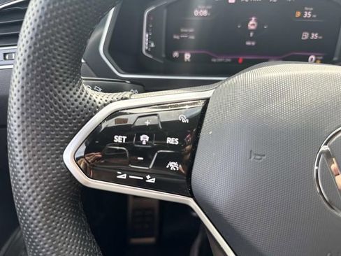 Used 2022 Volkswagen Tiguan SEL R-Line image 31