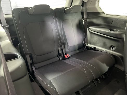 Used 2023 Jeep Grand Cherokee L Laredo image 25