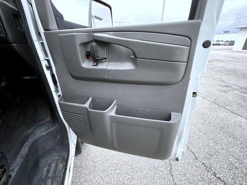 Used 2012 Chevrolet Express 4500 w/ RV Package image 16