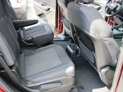 Used 2024 Jeep Grand Cherokee L Laredo image 13