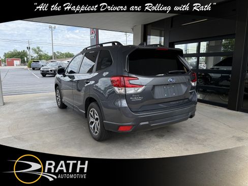 Used 2022 Subaru Forester Premium AWD/4WD image 7