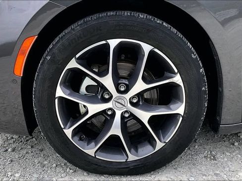 Used 2022 Chrysler Pacifica Limited w/ Uconnect Theater Family Group FWD image 8