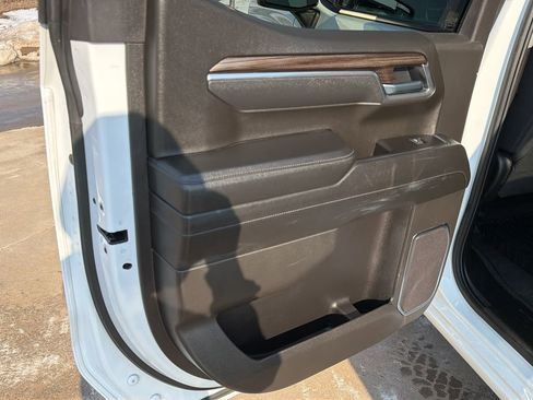 Used 2025 Chevrolet Silverado 1500 LT image 14