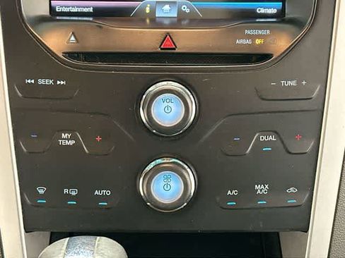 Used 2015 Ford Explorer XLT w/ Equipment Group 202A AWD/4WD image 15