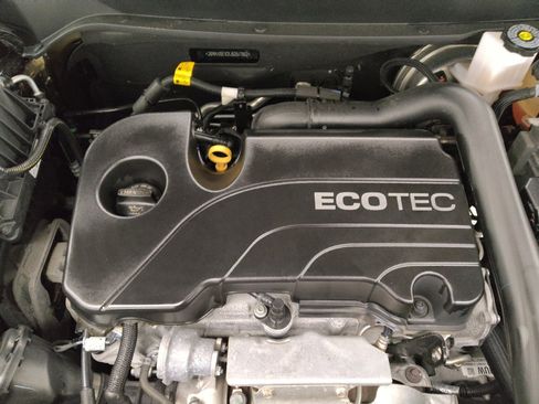 Used 2020 Chevrolet Equinox LS image 30